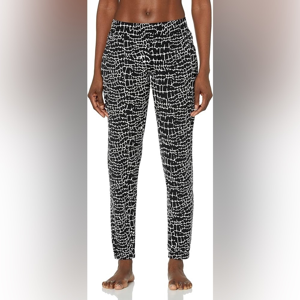 Just Cozy, Size M/L, Black and white alligator print, fleece lined warm leggings